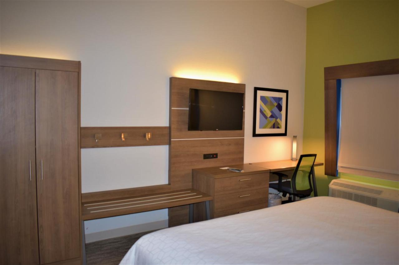 King Room - Hearing Accessible/Non-Smoking