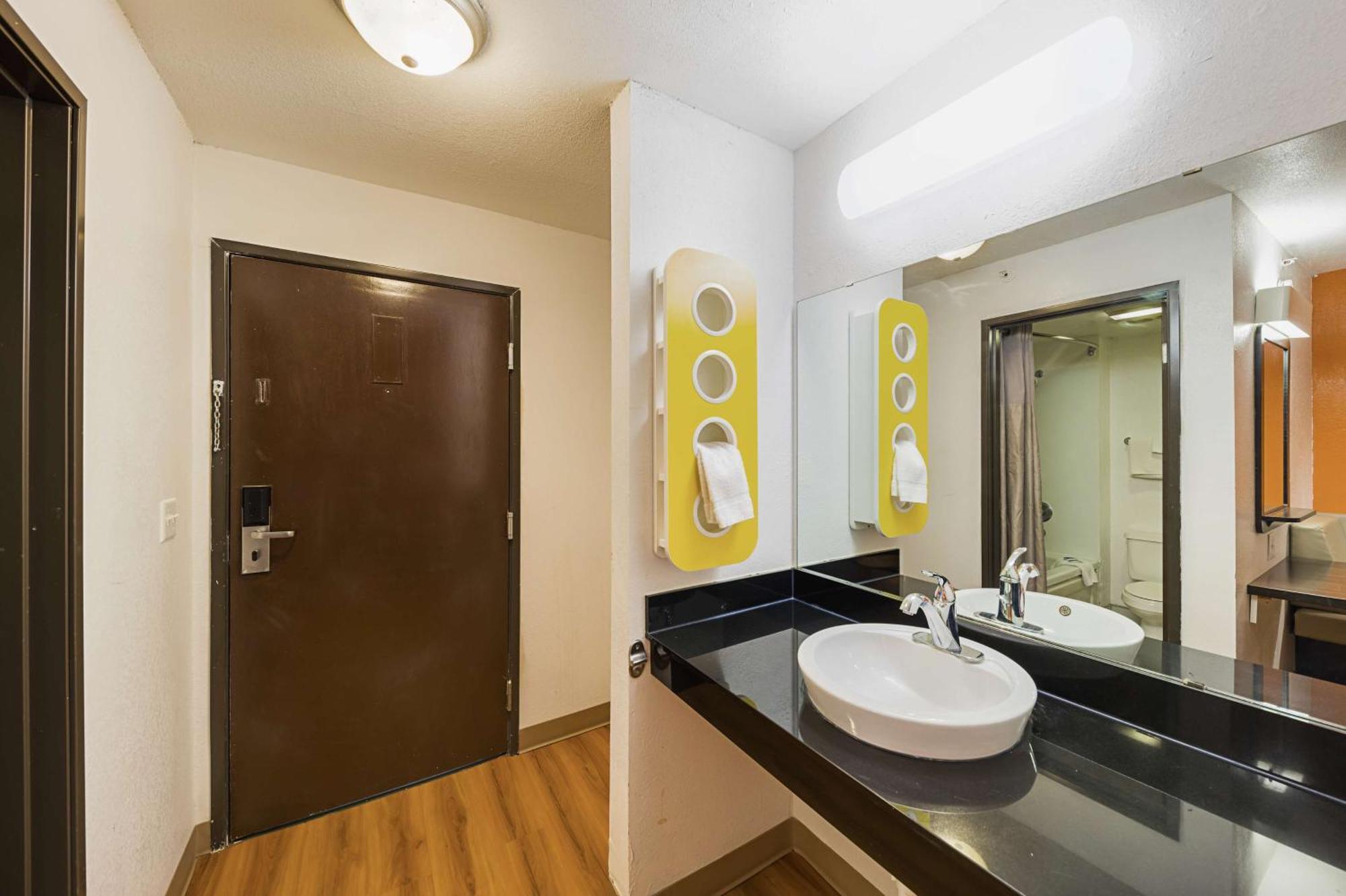 King Room - Non-Smoking,1217287567:JPEG