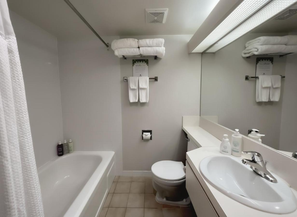 Coast Superior Room, One Queen Bed, Pool Level