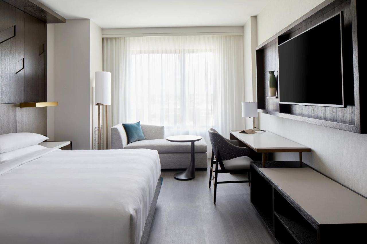 M Club level Guest room with 1 King bed,1350790315:JPEG