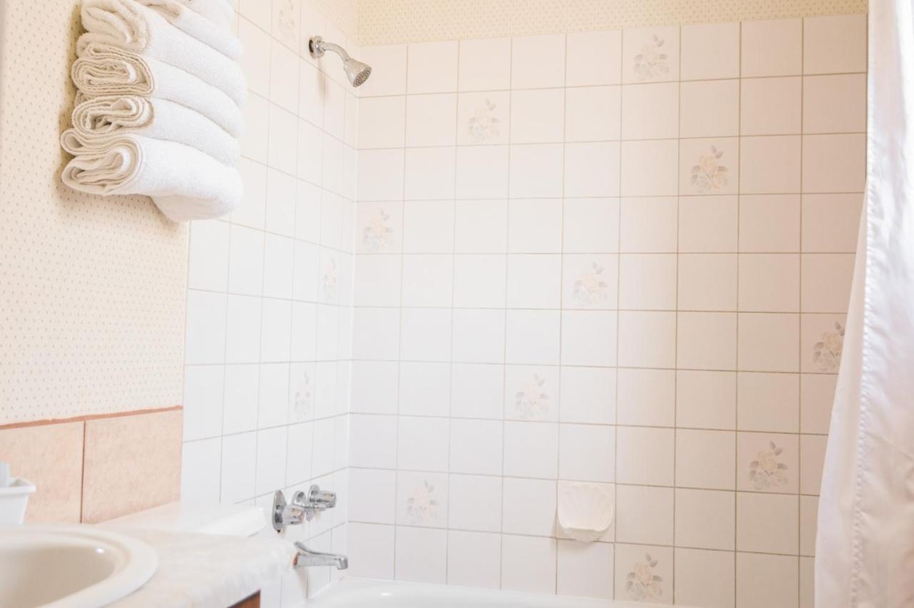 Deluxe Queen Room,1371350645:JPEG