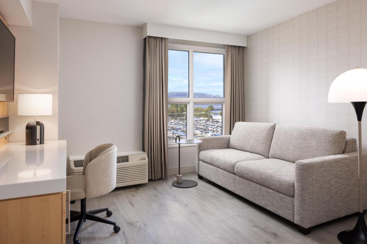 Deluxe, Guest room, 1 King, Sofa bed, Lake view