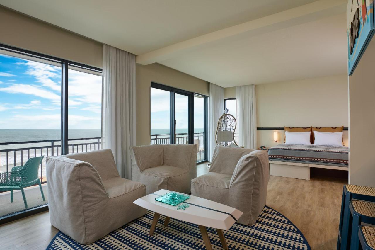Moxy King Suite with Balcony - Oceanfront,1542815245:JPEG