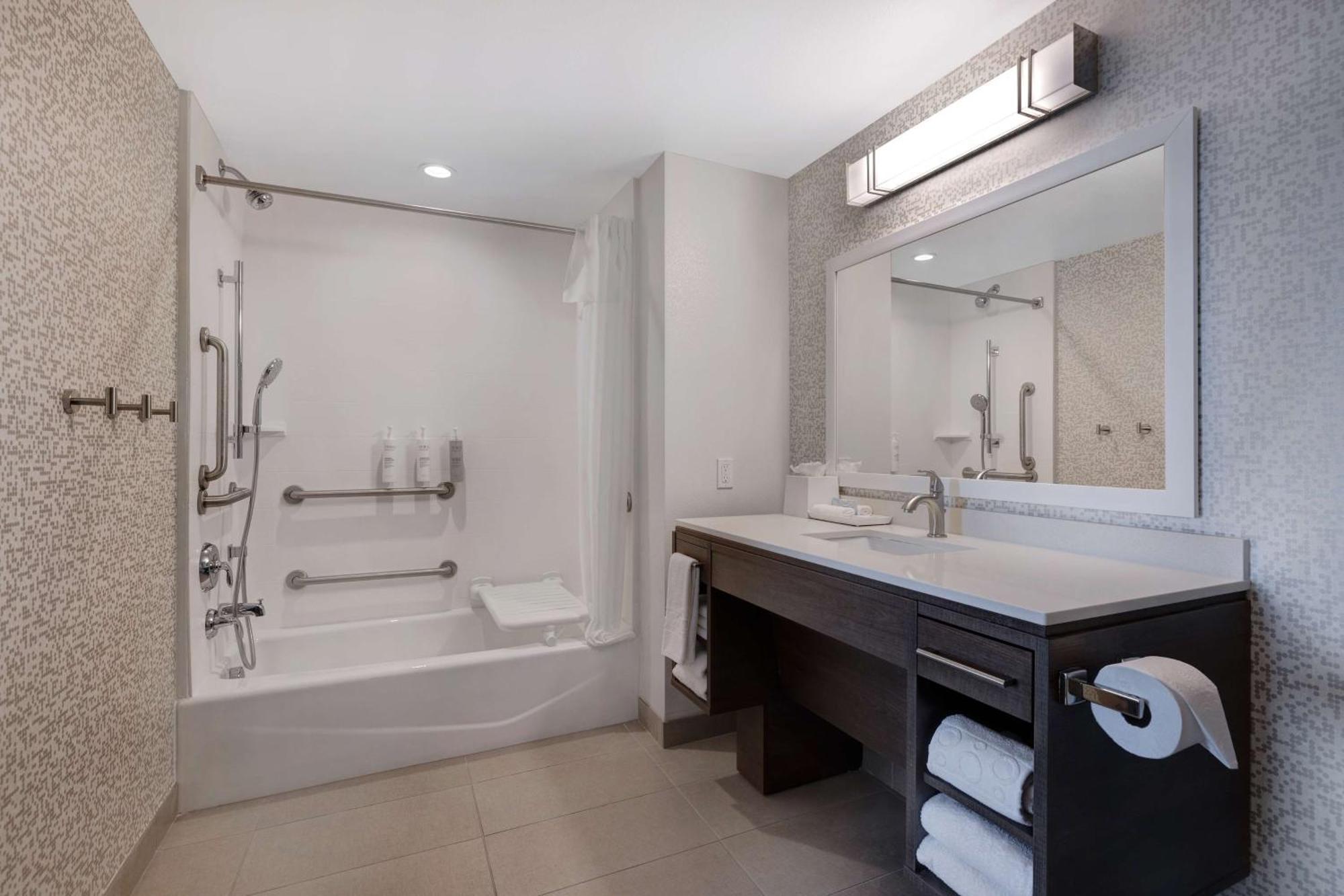 King Room Bath Tub Disability Access or Non-Smoking