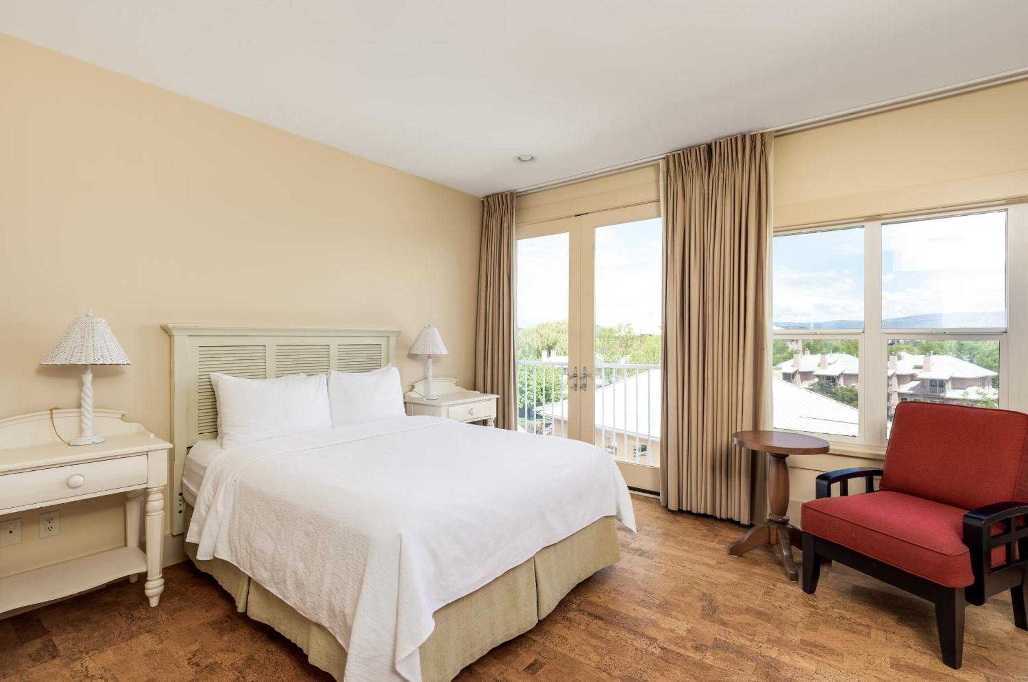 Standard Queen Room