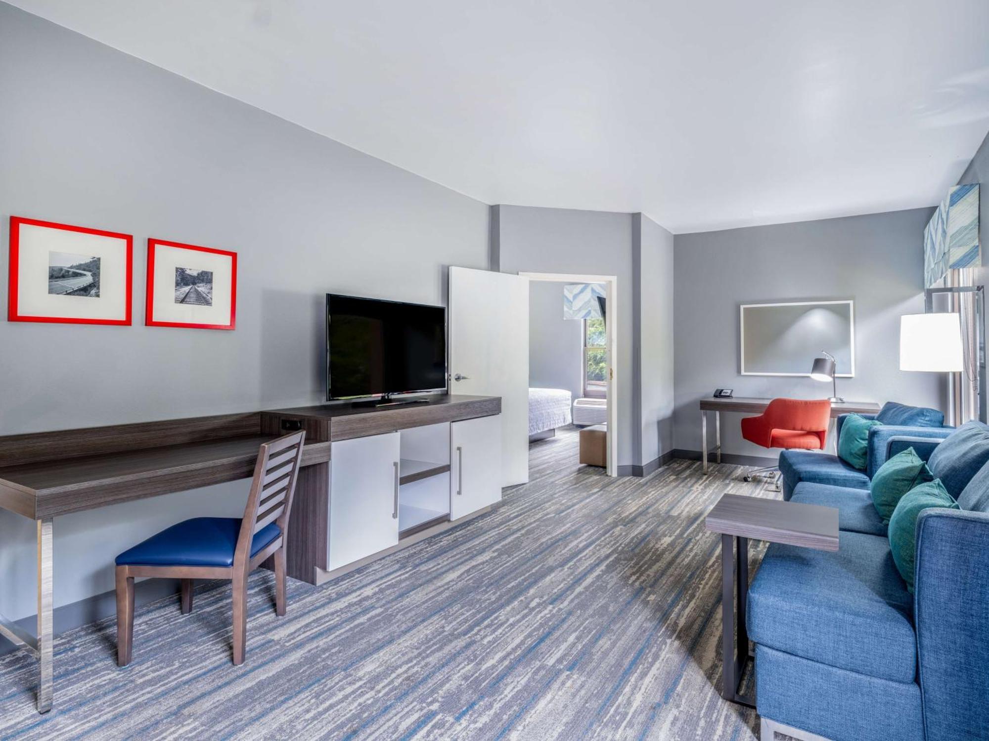 King Suite with Whirlpool - Non-Smoking