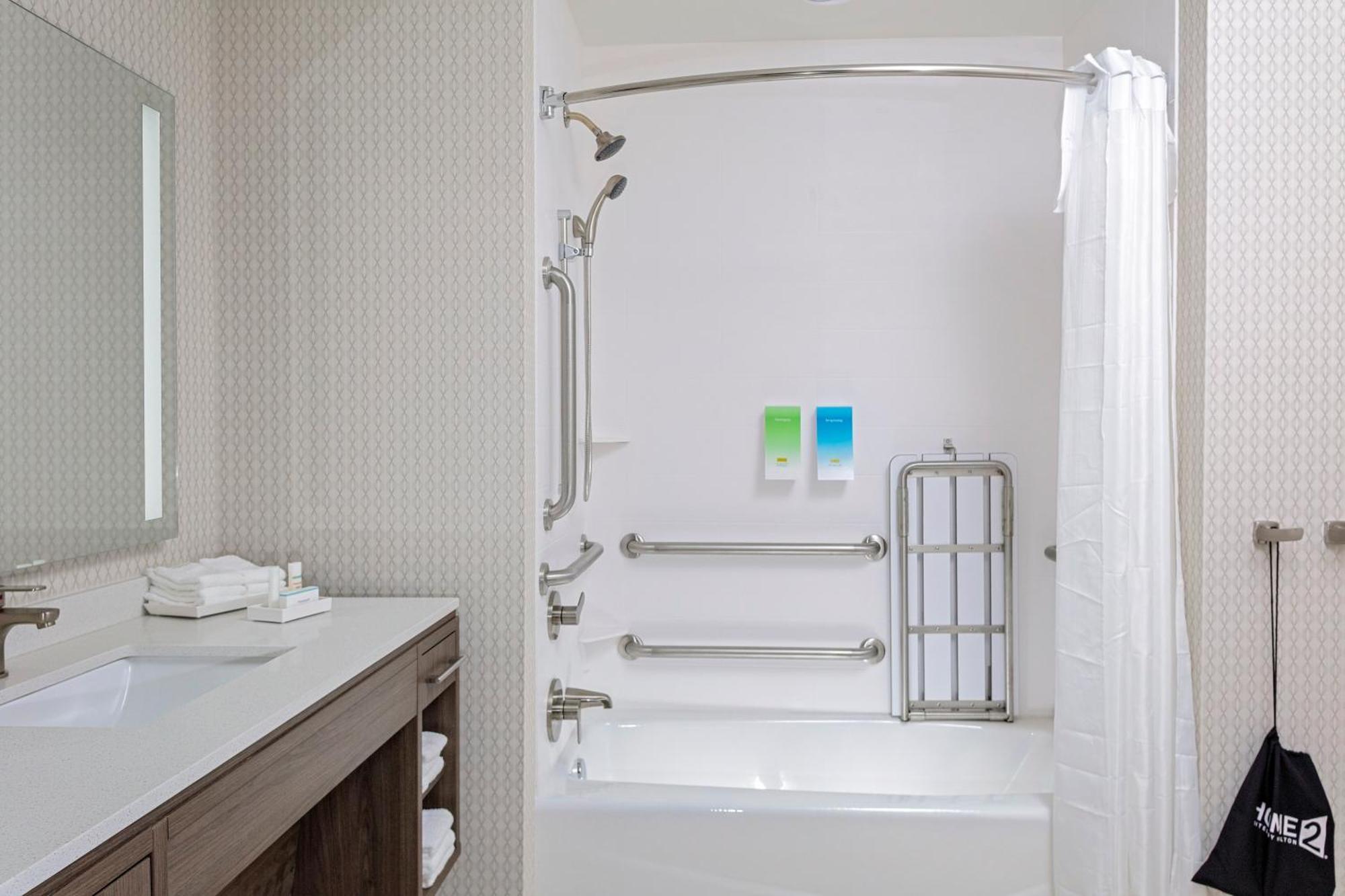 King Suite Hearing Access or Non-Smoking