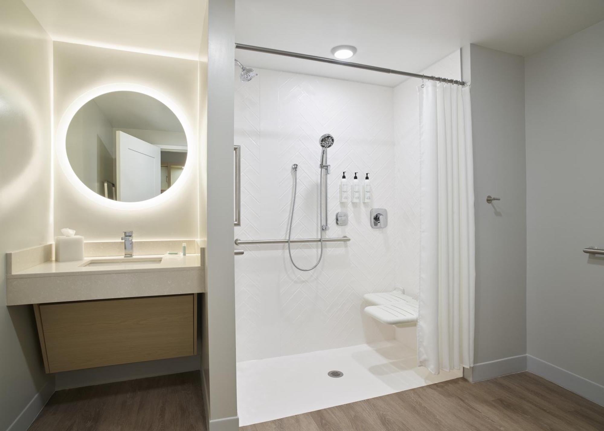 Studio with Two Queen Beds, Roll-In Shower and Mountain View - Mobility and Hearing Accessible