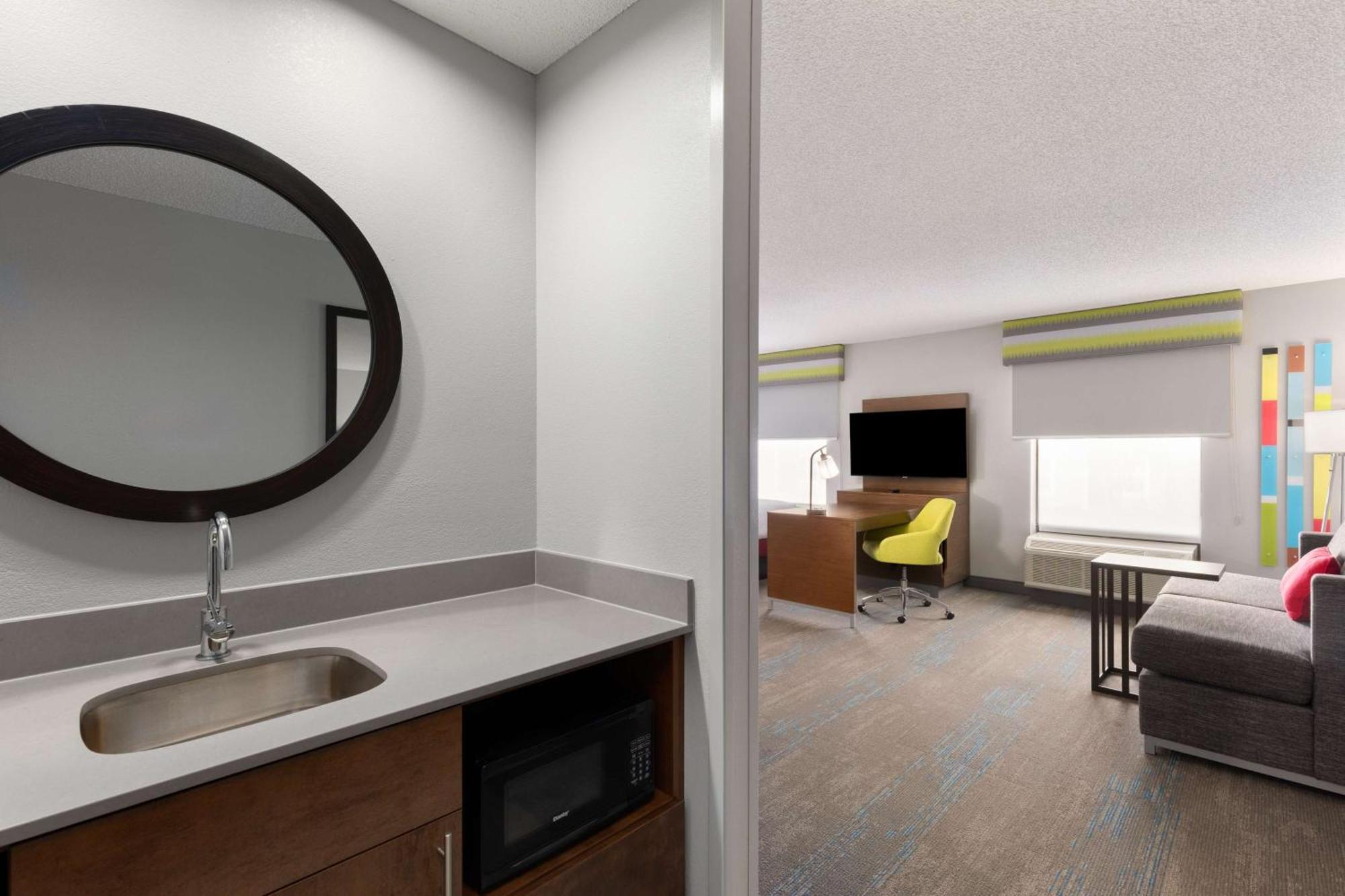 King Studio Suite with Kitchenette - Non-Smoking