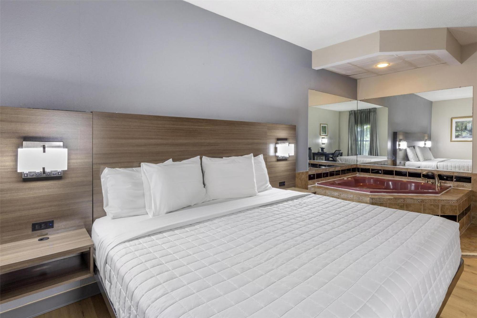 King Suite with Spa Bath - Non-Smoking