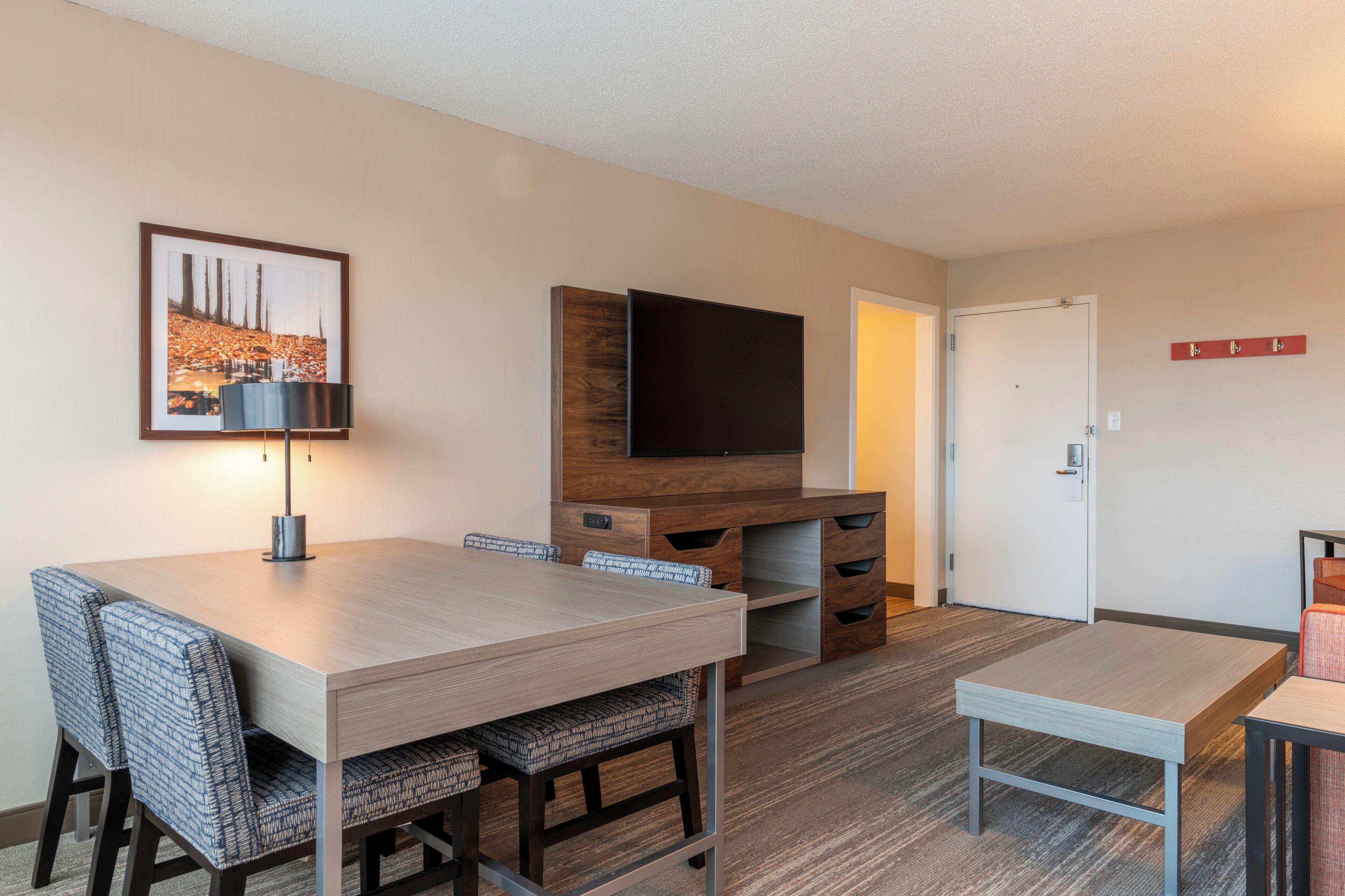 King Suite with Wet Bar,1614360080:JPEG