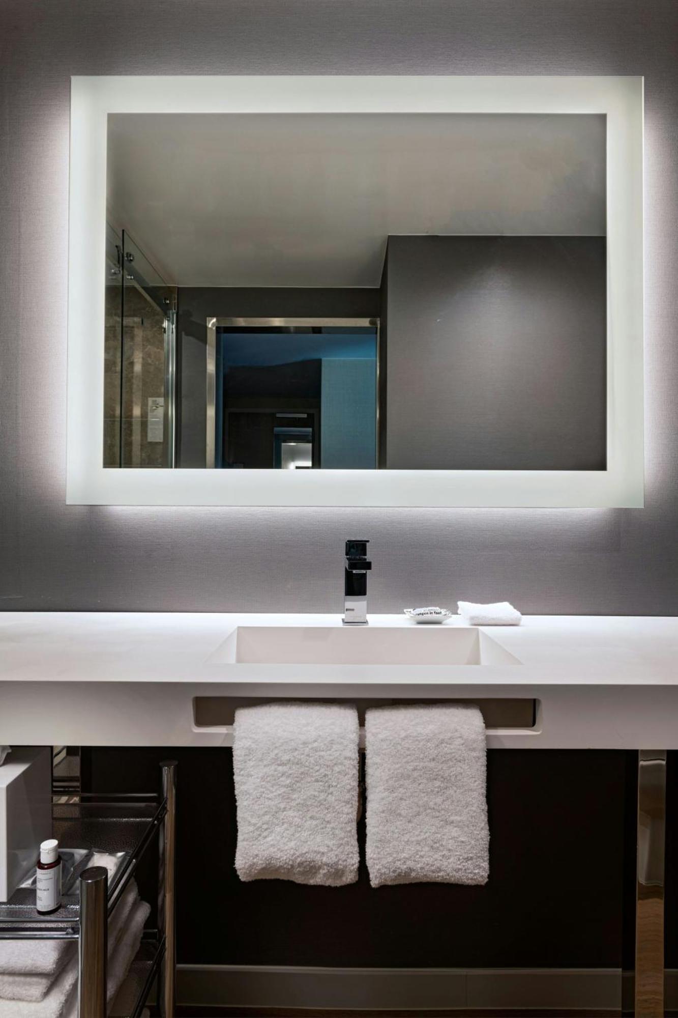 Metro King Room
