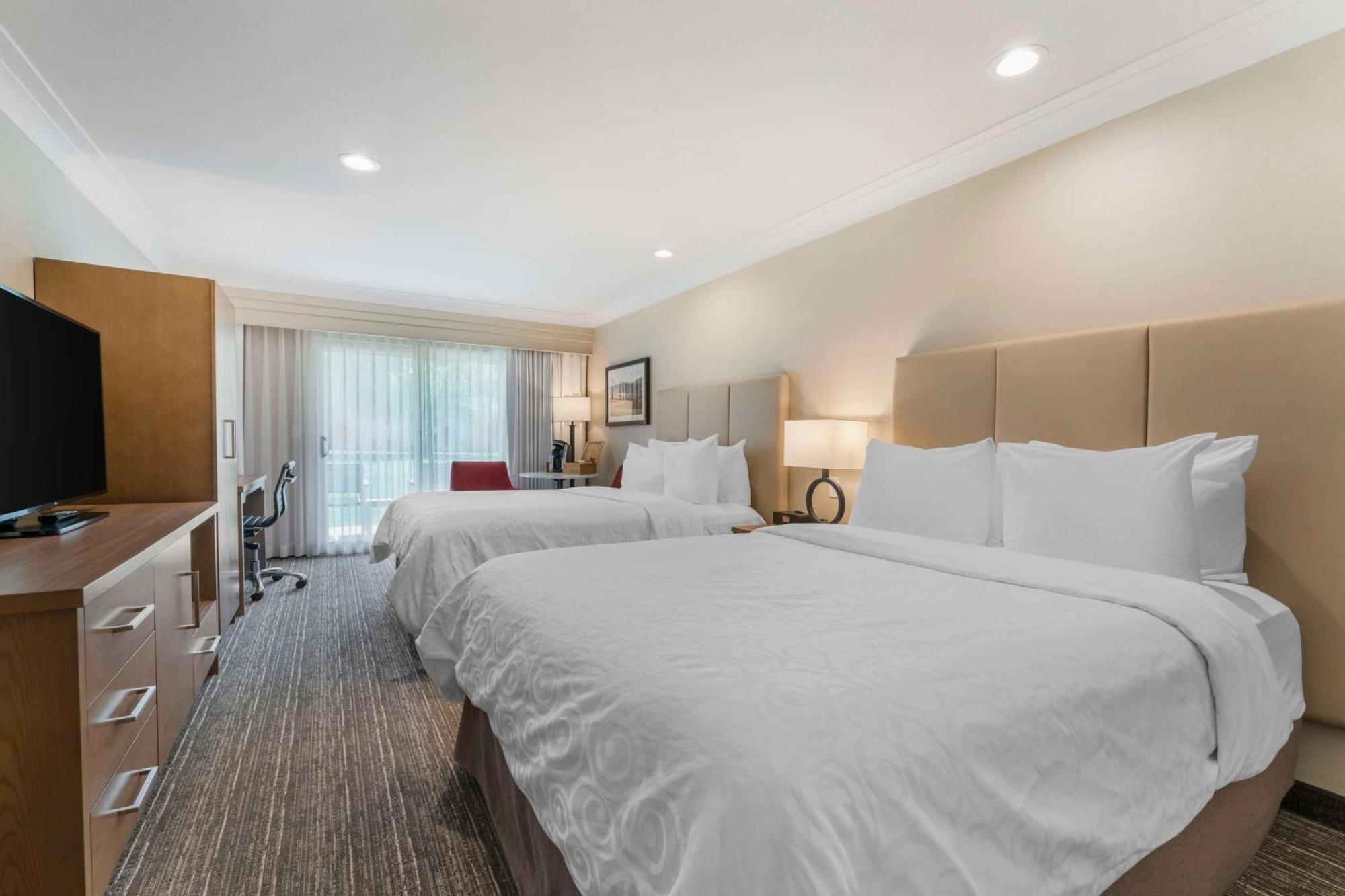 Queen Room with Two Queen Beds - Courtyard View