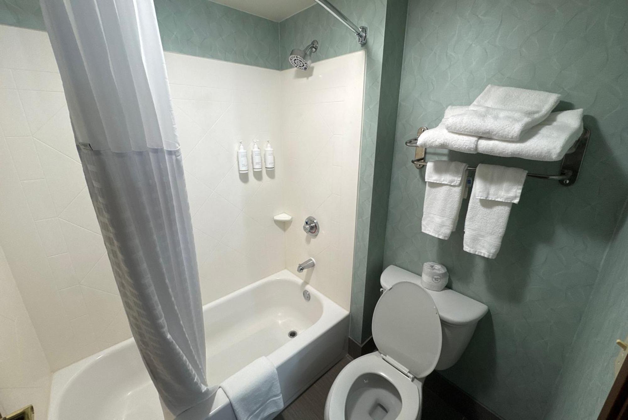 King Suite with Jetted Tub - Non-Smoking