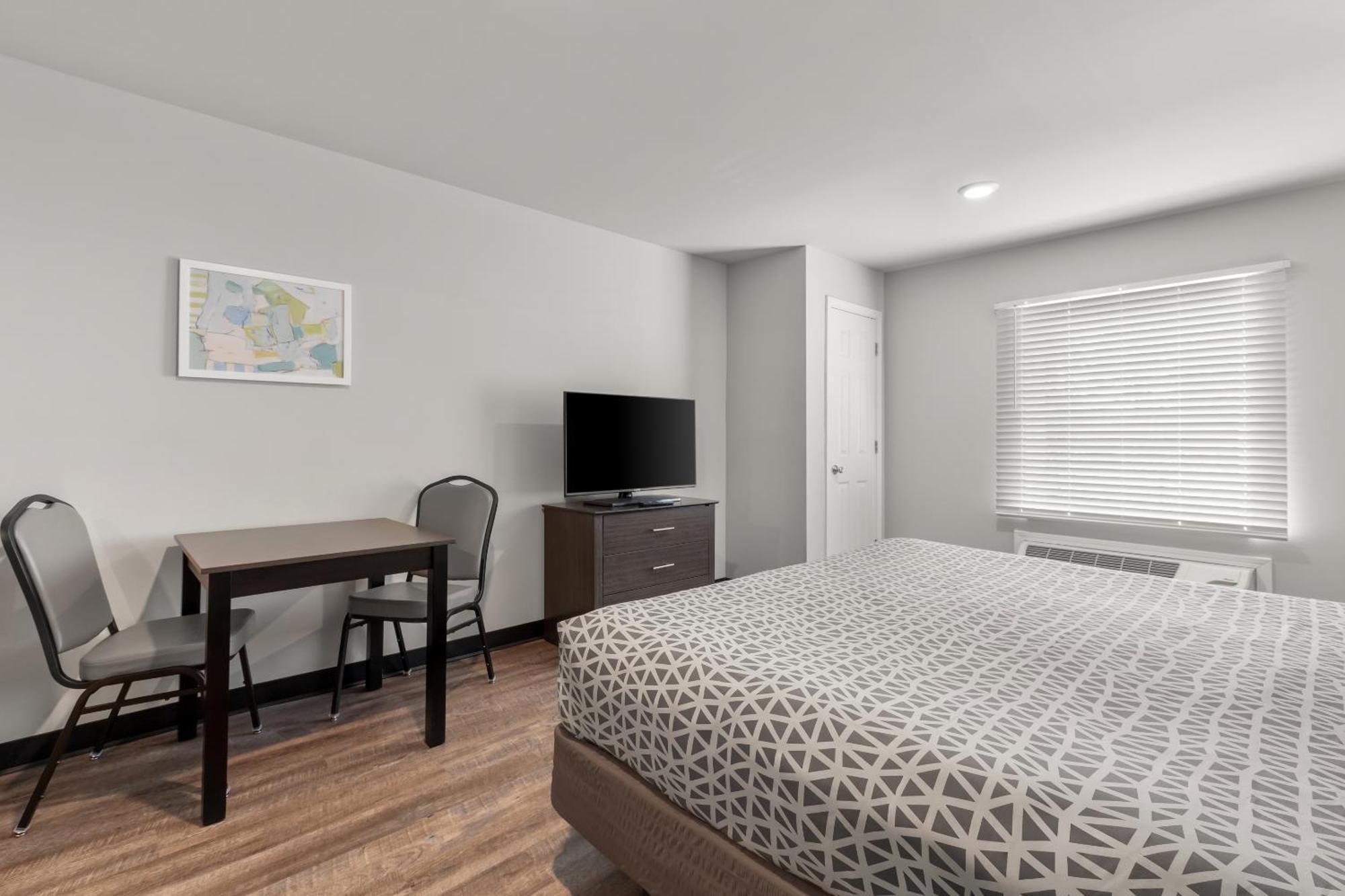 Queen Suite - Non Smoking,1756754562:JPEG