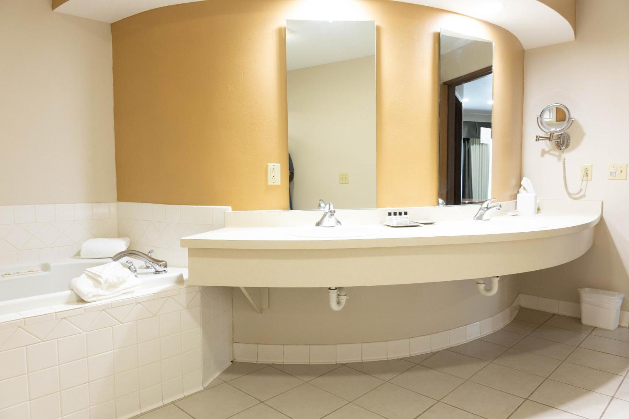 King Executive Suite - Non-Smoking