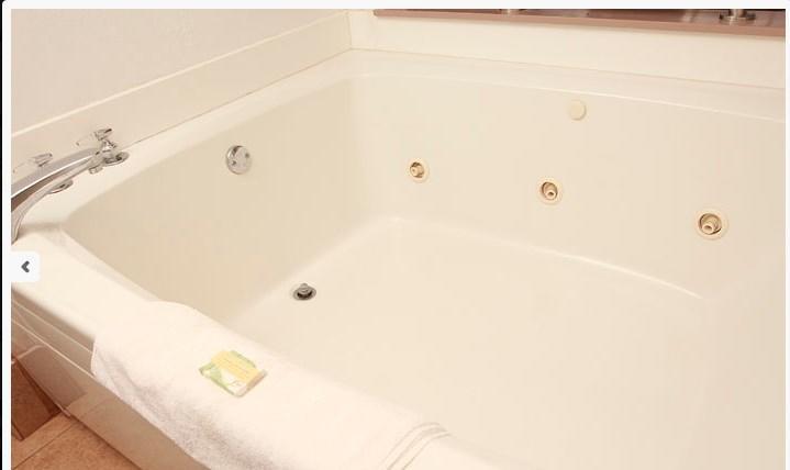 Queen Room with Spa Bath