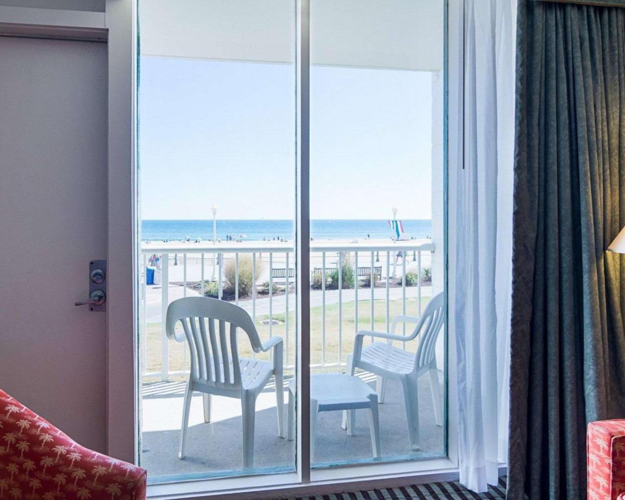 Two double beds - Ocean Front - Private Balcony