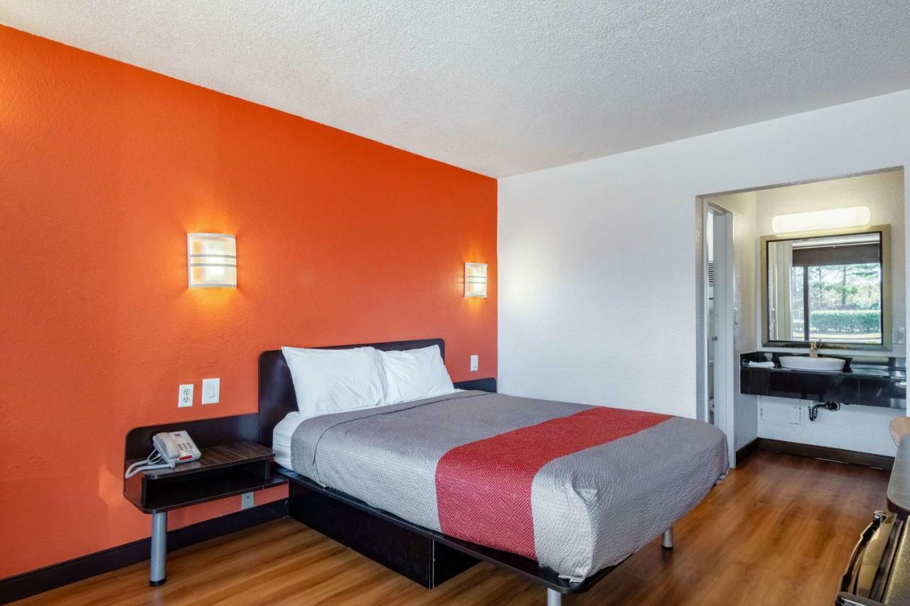 Deluxe Queen Room - Non-Smoking
