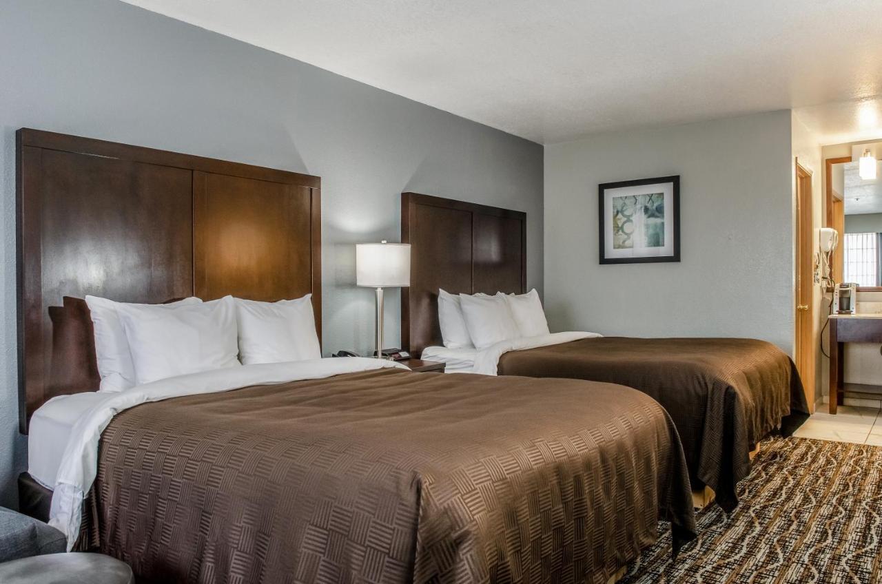 Queen Room with Two Queen Beds - Non-Smoking