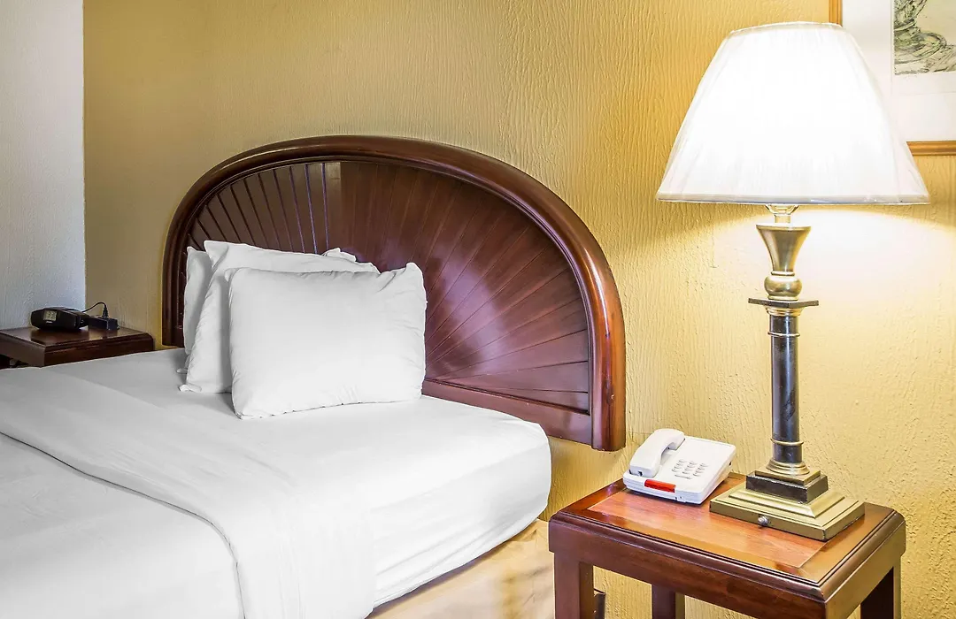 Econo Lodge Inn & Suites Carrollton-1