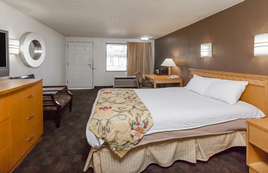 Knights Inn Flint-1