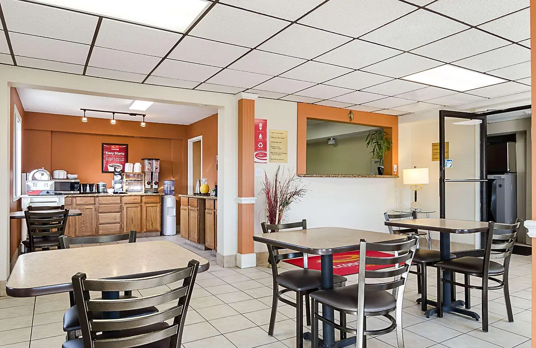 Econo Lodge Hays I-70-1