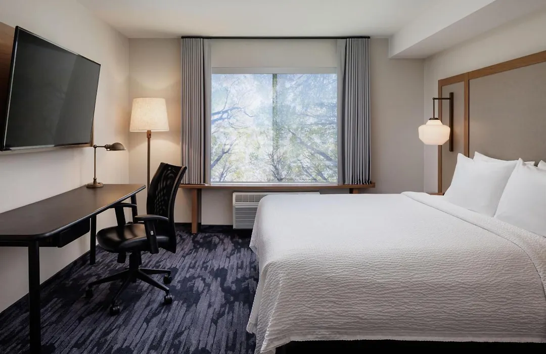 Fairfield Inn & Suites By Marriott Kelowna-1