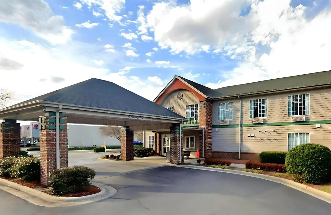 Super 8 By Wyndham Smithfield-Selma-1