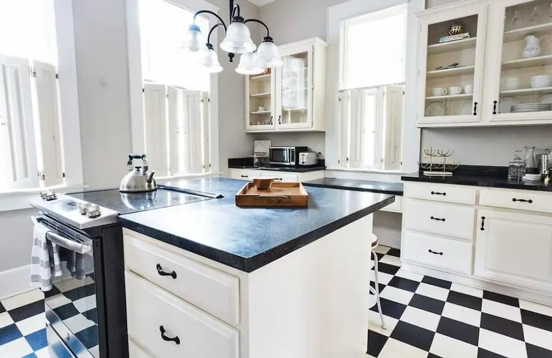 Charming 2Bed 2Bath Bungalow Shandon-1