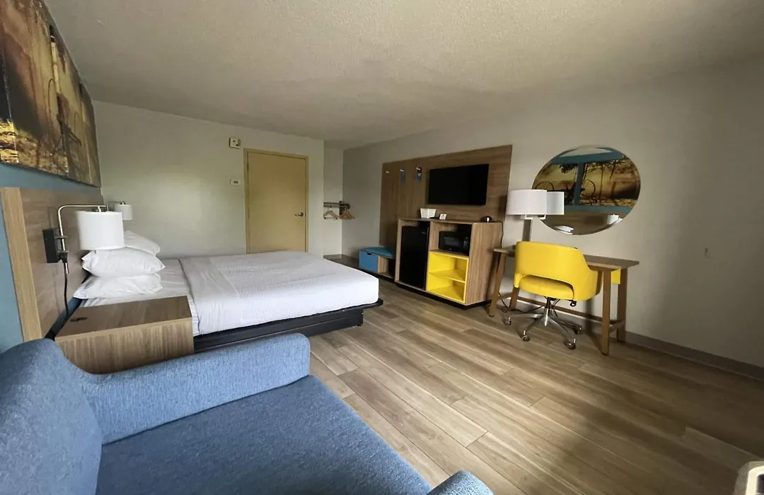 Days Inn & Suites By Wyndham York-1