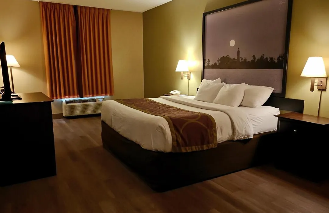 Super 8 By Wyndham Midland-1