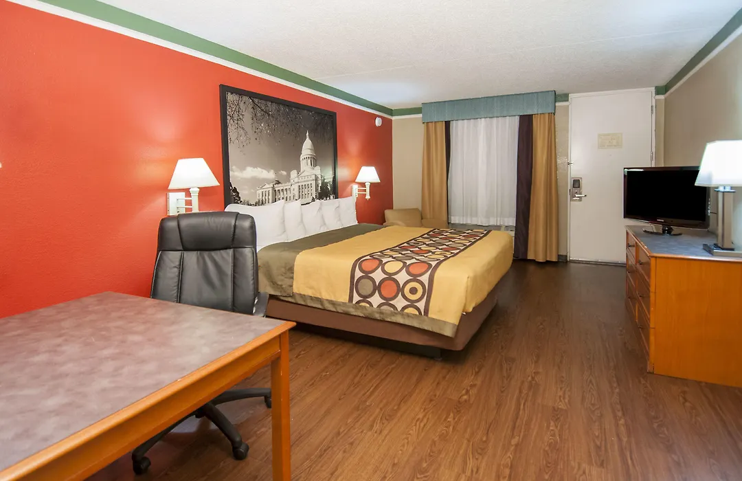 Super 8 By Wyndham Little Rock/Otter Creek-1