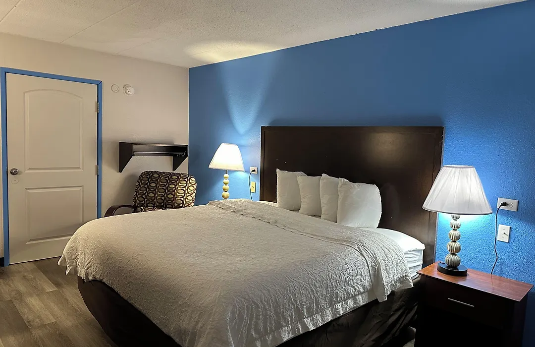 American Inn & Suites Bishop Airport Flint-1