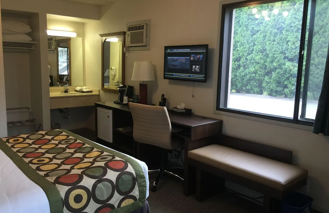 Super 8 By Wyndham Kelowna Bc-1