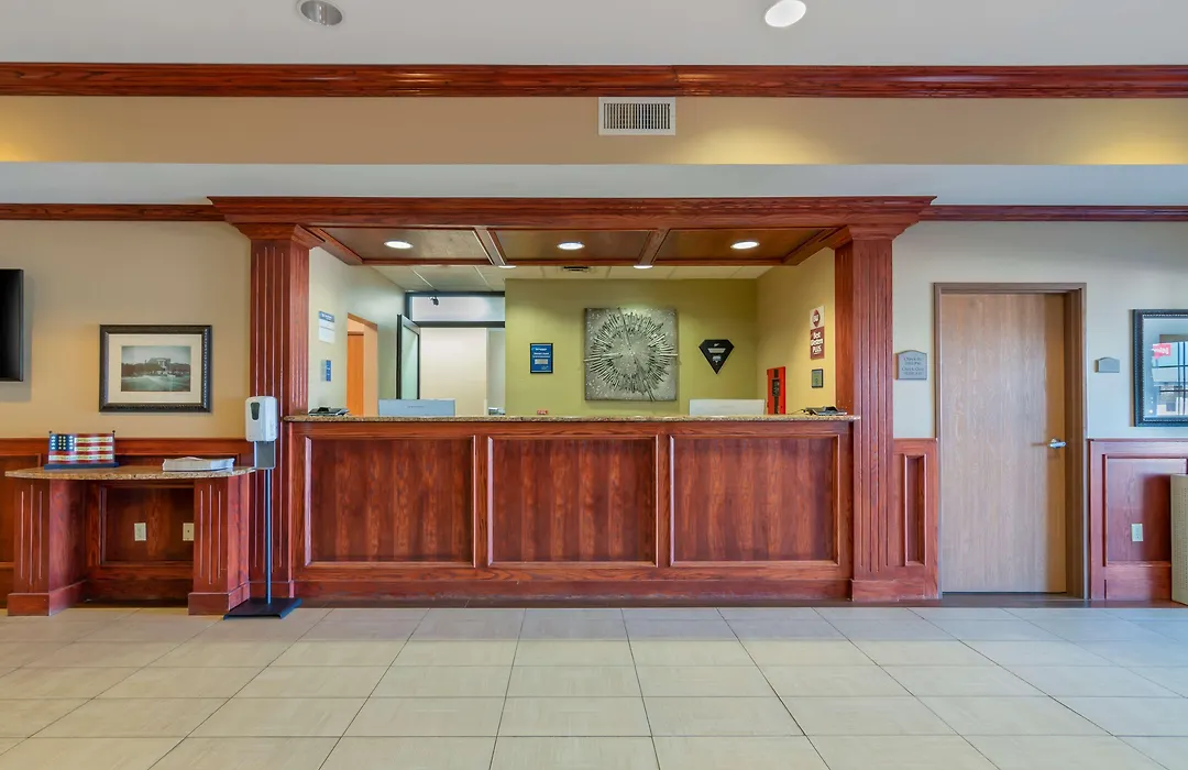 Best Western Plus Butterfield Inn-1