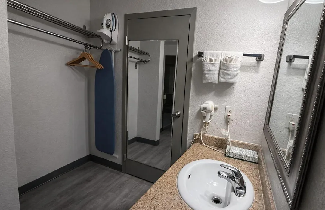Express Inn & Suites-1