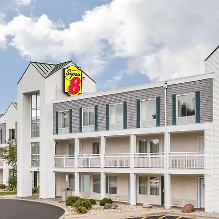 Super 8 By Wyndham Madison East-2