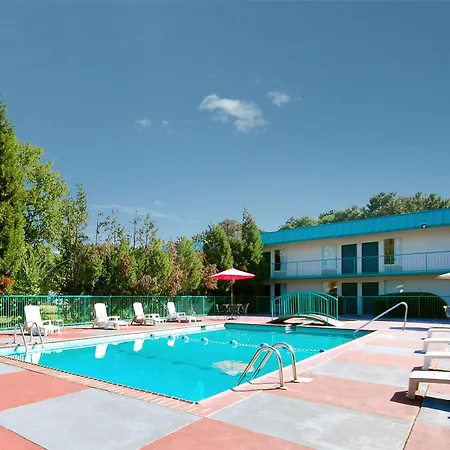 Econo Lodge Inn & Suites Carrollton-3