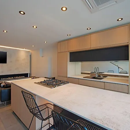 Nest Luxury Modern Lake House-3