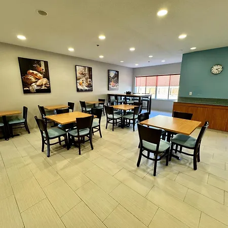 Days Inn & Suites By Wyndham Madison-3