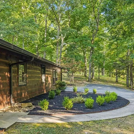 Honeybear Hideaways - Spacious Family-Friendly Cabin With Hot Tub, Game Room And Fire Pit-2