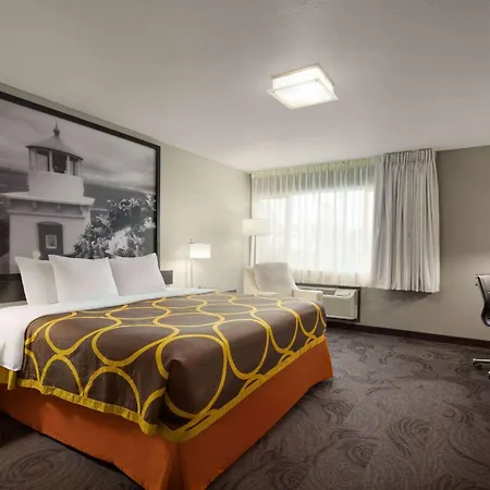 Super 8 By Wyndham Eureka-3