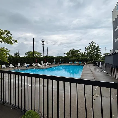 Clarion Pointe Near Erie Casino-3