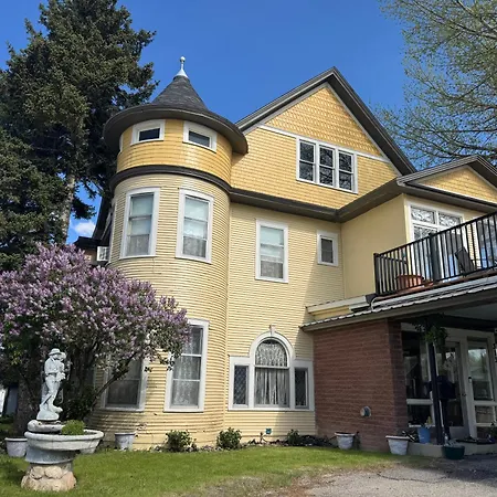 The Boho Buffalo Inn-2