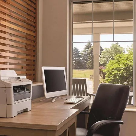 Country Inn & Suites By Radisson, Madison, Wi-3