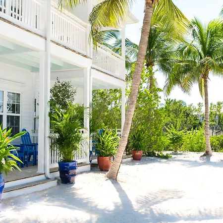 Parrot Key Hotel & Villas-3