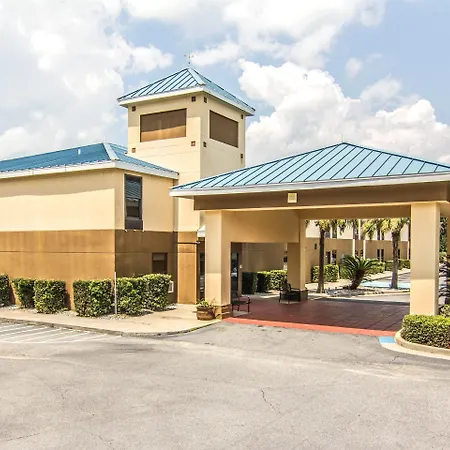 Econo Lodge Darien-3