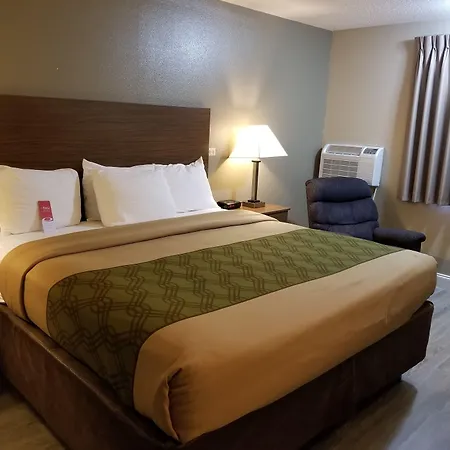 Econo Lodge Hays I-70-2