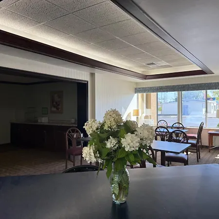 Clinton Inn & Suites-3